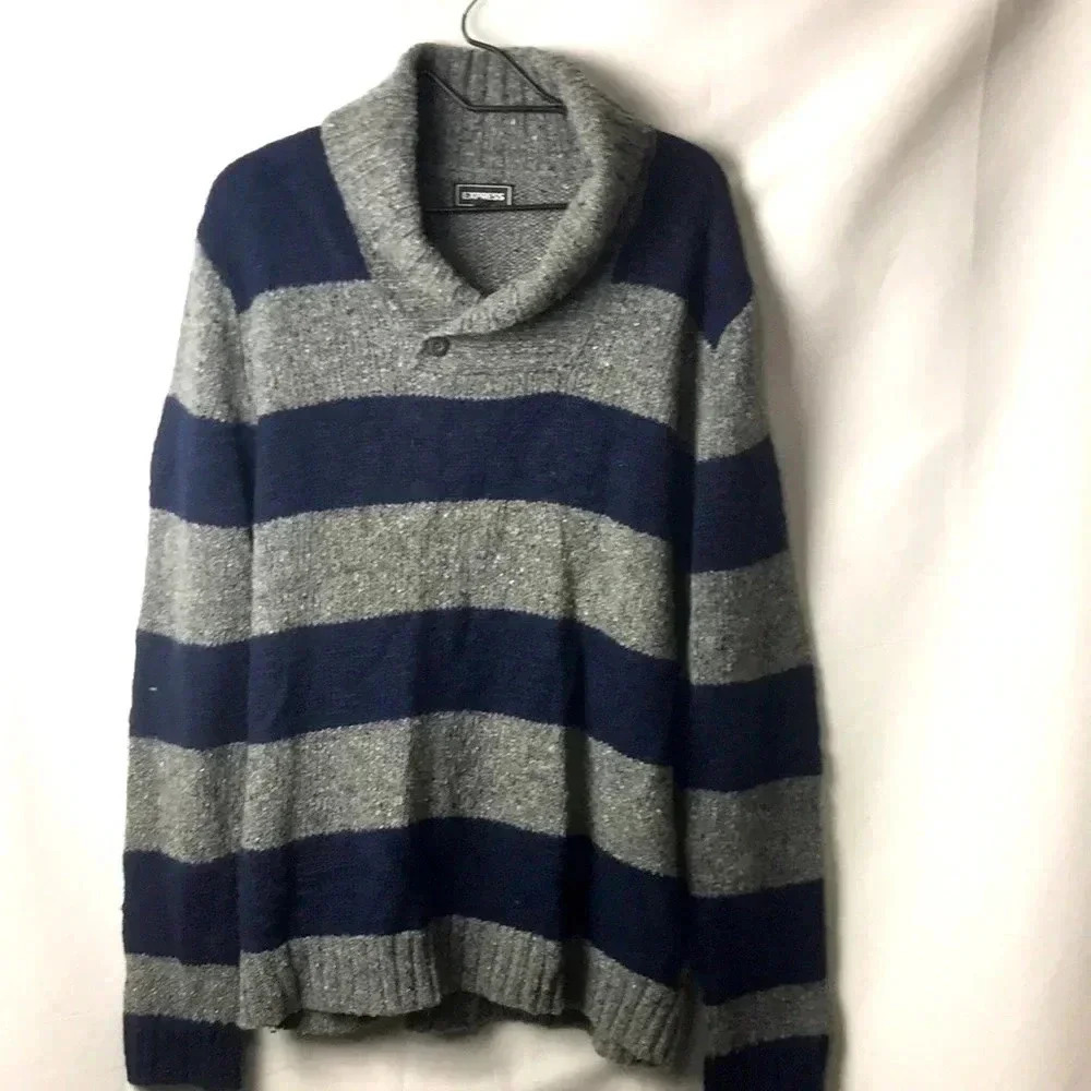 EXPRESS MENS SIZE‎ XLARGE WOOL BLEND NAVY AND GRAY SWEATER. GOOD CLEAN CONDITION